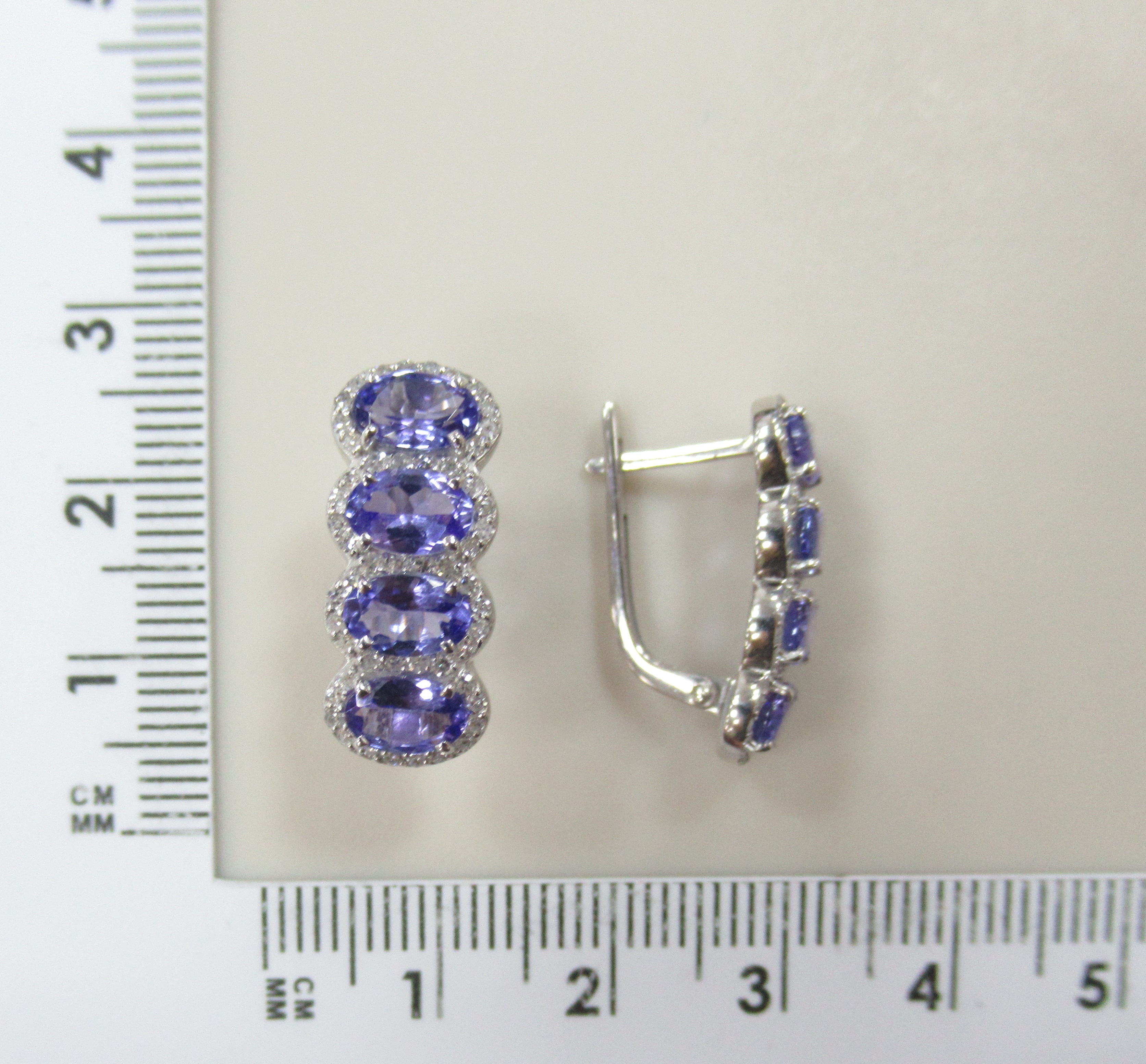 Серьги из белого золота с танзанитами